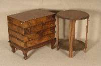 ArtDeco-Beistelltisch, Frankreich, um 1930, Nußbaum massiv, zeittypische Verzierung, kannelierte Tischbeine, untere Ablage, wohn- fertiger ...