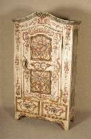 Bauernschrank, sÜddeutsch/Bayern, um 1830/40, Barockstil, Weichholz, praktische Innenein- richtung, original Schublade, BeschlÄge und Schloß, ...