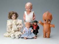 Porzellankopfpuppe, Armand Marseille Nr. 370, um 1915, Brustplattenkopf Porzellan, mit offenem Mund mit vier ZÄhnen oben, braune Schlafaugen, ...