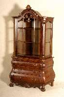 Barockstilvitrine, Holland, nach altem Vorbild, Korpus Weichholz/Hartholz, Wurzelnussfurnier, z.T. gespiegelt, schÖnes Furnierbild, Kanten ...