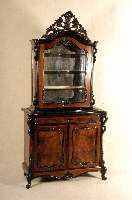 Vitrinenaufsatzschrank, Holland, um 1860, Wilhelm III, Korpus Weichholz/Hartholz, Nußbaum- bzw. Wurzelnußfurnier, abgeschrÄgte Ecken, mit ...