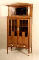Vertiko, deutsch, um 1910, Korpus Weichholz, Mahagoni massiv, Mahagonifurnier, wohl Dresdener WerkstÄtte, TÜren verglast mit Facettenschliff, ...
