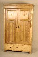 Garderobenschrank, deutsch, um 1900, Weichholz massiv, Front auf Rahmen gearbeitet, gelaugt, geschliffen und gewachst, TÜrfÜllung mit ...