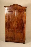 Schrank, deutsch, um 1860, Louis-Philippe, Korpus Weichholz, Nußbaum- bzw. Wurzelnußfurnier, z.T. gespiegelt, KugelfÜße, abgeschrÄgte Ecken, ...