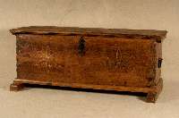 Truhe, deutsch/wohl Westfalen, um 1790, Eiche massiv, Kufen und Leisten wohl spÄter, schÖne kassettierte FÜllungen aus der Zeit, Dokumentenfach ...