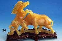 Chalzit-Schnitzerei "Pferd und Stier", orangefarben, auf Holzsockel, H ca. 22 cm, L ca. 25 cm