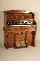 Harmonium, deutsch, um 1902/04, Hersteller Mannborg, Jugendstil, Nußbaum massiv, Nußbaum- furnier, auf Mahagoni gebeizt, Blasebalg und ...
