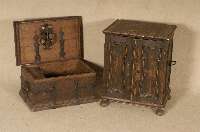 ApothekerschrÄnkchen, sÜddeutsch, um 1870/80, FrÜhbarockstil, nach dem Vorbild von 1680/ 1710, Weichholz, dunkel gebeizt, abschließbar, ...