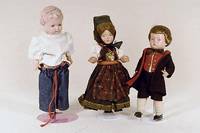 PuppenpÄrchen, SchildkrÖt, um 1935, Junge und MÄdchen in Straßburger- bzw. Elsass- Lothringer Tracht, altersbed. sehr guter Zu- stand, H. je ...