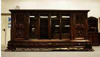 PrunkbÜcherschrank, deutsch, um 1960/65, Warrings, Modell Roland, Korpus Weichholz, Buche und Nußbaum massiv, Front mit reicher Bildhauerarbeit ...