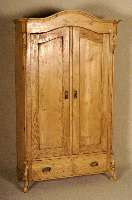 Weichholzschrank, deutsch, um 1870, Louis-Philippe, Kopf gebogen, abgeschrÄgte Ecken, in Veluten auslaufend, gelaugt und gewachst, ca. 180x112x50 ...