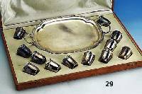12 Stamperl auf Tablett, 950er Silber, um 1900, innenverg., Meistermarke Pott, im Etui, wohl unbenutzt