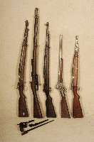 Konvolut aus 4 Gewehren und 1 Revolver, Repetiergewehr, deutsch, Kriegswaffe der 40er Jahre, Mechanik intakt, reines DekostÜck, Sturmgewehr, ...