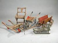 5 Teile Puppendekoration, 30-60er Jahre, Leiterwagen, Roller, zwei PuppenstÜhle, kl. Wagen, l. besch.