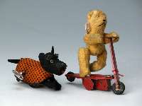 Schuco-Hund, 1949/52, schwarzer Schnauzer, Made in U.S. Zone Germany, bespielt, funktions fÄhig, mit SchlÜssel, sammelwÜrdig