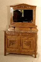 Aufsatzkommode, deutsch, um 1920, Weichholz massiv, florale Schnitzereien auf den TÜren, 2 SchÜbe, facettierter Spiegel im RÜckteil, ...