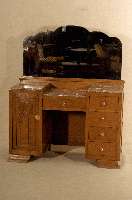 Frisierkommode, Frankreich, um 1920, ArtDeco , Eiche massiv (hell), 1 TÜr und 5 SchÜbe, Knietunnel, drei Marmorplatten eingeklebt, TÜr mit ...