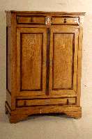 Vertiko, deutsch, um 1900, Weichholz, Front auf Rahmen gearbeitet, 2 SchÜbe im Kopfteil und ein Schub als Sockelschublade, farblich abgesetztes ...