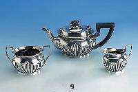Kanne, Sahnegießer und Zuckerdose, Mappin & Webb, England, 1908, 925er Sterling Silber, Empirestil, Griffe Ebenholz