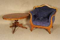 Ovaler Clubtisch, im Barockstil, nach dem Vorbild von 1860, Buche und Nußbaumfurnier, z.T. mit kÜnstlichen Altersspuren, Gebrauchsspuren, ca. ...