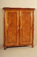 Biedermeierschrank, wohl deutsch, um 1840, Esche massiv, Eschefurnier, zweitÜrig, zerleg- bar, Alters- und Gebrauchsspuren, ca. 185x153x 59 cm