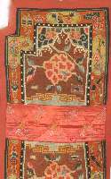 Tibet Satteldecke, um 1900, Wolle auf Baumwolle, ca. 142 x 69 cm, Schätzwert: 1800.- EURO, EHZ: 3