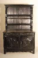 Buffet, Lothringen, um 1860, bÄuerlich, Unterteil Nußbaum massiv, auf Rahmen gearbeitet, gesteckt und geleimt, FÜllungen aus dem Vollholz, ...