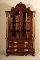 Barockstilvitrine, Holland, nach altem Vorbild , Korpus Weichholz/Hartholz, Wurzelnußfurnier z.T. gespiegelt, schÖnes Furnierbild Kanten ...