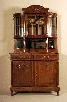 Aufsatzbuffet, Frankreich, um 1900, Jugend- stil, Eiche massiv, Oberteil geschwungene bauchige Form, mit vielen facettierten GlaseinsÄtzen, ...