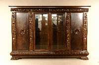 PrunkbÜcherschrank, deutsch, um 1910, Nußbaum massiv, Nußbaumfurnier, Weichholz, 4-tÜrig, zwei davon facettiert verglast, reiche Blatt- und ...