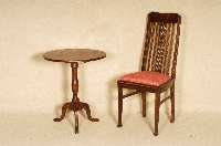 Beistelltisch, im englischen Stil von 1910, Eiche massiv, SÄule mit 3 Auslegern, wohnfertig, H. ca. 72 cm, D. ca. 61 cm, linke Abb.