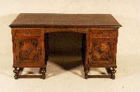 Schreibtisch, England, um 1900,, Eiche massiv, Eichefurnier, auf Rahmen gearbeitet, TÜren mit sparsamer Flachschnitzerei, praktisches MÖbel, ca. ...