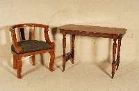 Beistelltisch, England, um 1880, viktorianisch, Platte Mahagoni massiv, gedrechselte Hochbeine, auf Rollen, restauriert und lackiert, ca. 70x98x47 ...