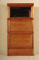 BÜcherschrank/Bookcase, England, um 1920, Mahagoni, MessingbeschlÄge, patentiert unter der Bezeichnung elastic book case, eines der ersten ...