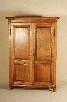 Barockschrank, deutsch, um 1840, Eiche massiv, 2-tÜrig mit kassettierten Inlets, Kopfteil mehrfach gestuft, mit abgesetztem Leistenprofil, Kopf- ...