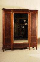 Großer Spiegelschrank, Frankreich, um 1900, Korpus Eiche, Mahagoni massiv, Mahagonifurnier , 3-tÜrig, MitteltÜr mit Spiegelglas, drei ...