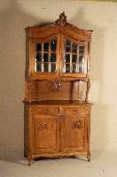 Buffetschrank, Frankreich, um 1900, Louis- Philippe, Eiche massiv, Oberteil 2-tÜrig mit facettiertem Spiegelglas, in vielen Segmenten, geschnitzte ...