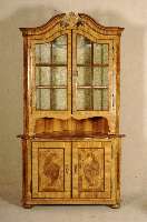Eckschrank, deutsch, TÜren, Kopf bzw. RÜcken 18. Jhd., ursprÜnglich kein Eckschrank, im 19./20. Jhd. Seiten, Fenster und Mittelteil (außer ...