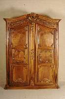 Prunkschrank, Frankreich/Isle de France/Loire, 1720/30, Front, Seiten und RÜcken auf Rahmen gearbeitet, Nußbaum massiv, bzw. RÜcken Weichholz, ...