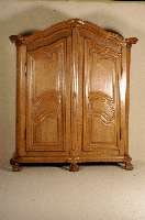 Prunkschrank, deutsch/Mosel/wohl Trier, um 1750/60, Seiten und Front auf Rahmen gearbeitet, Eiche massiv, RÜcken Weichholz, 5-fach geschwungen, ...