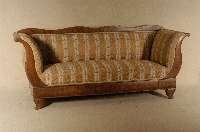 4-sitzer Couch, sÜddeutsch, um 1835/40, SpÄtbiedermeier, Korpus Weichholz, Nußbaum, aufgelegte Holzplatten bzw. Massivholz, leicht gewÖlbt, ...