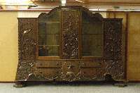 Vielzweckprunkschrank, Danzig/Marienburg, um 1924/27, Korpus Weichholz und Eiche massiv, Prunkschnitzereien z.T. aus dem Vollholz bzw. aufgesetzt, ...