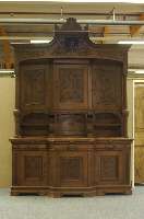Prunkaufsatzschrank, deutsch/wohl Karlsruhe, um 1900/02, 2-teilig, Korpus Weichholz und Eiche massiv, Eichefurnier, horizontal 3-fach gegliedert, ...