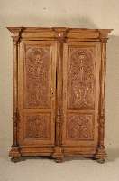 Kleiderschrank, deutsch, um 1895/1900, Front und Seiten Eiche massiv, Eichefurnier, Front auf Rahmen gearbeitet, FÜllungen mit floralen Elementen ...