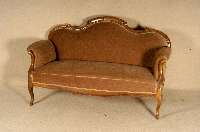 Louis-Philippe-Sofa, sÜddeutsch, um 1845/50, Nußbaum und Buche massiv, gebogt und geschweift, gerillt, brauner Mohairbezug, Polsterung erneuert, ...