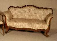 3-sitzer Sofa, norddeutsch, um 1870/80, Korpus Weichholz bzw. Nußbaum, aufgesetzte Leisten, RÜckenlehne gerieft, alt belassen, Polster erneuert, ...