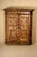 WÄsche- bzw. Leinenschrank, sÜddeutsch, um 1840/50, Weichholz, in der Zeit bunt staffiert, z.T. nachgezogen, Schlagleiste in Form einer flachen ...