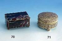 SchmuckkÄstchen, deutsch, Idar-Oberstein um 1900, Seiten und Deckel mit Achat (Karneoleinlagen), Fassung Metall ver- goldet, ca. 10.5 x 7 x 6 cm