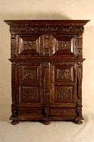 Schrank, Holland, um 1870, Eiche massiv, Renaissancestil, nach altem Vorbild von 1720 gearbeitet, Unterteil mit durchlaufenden FÜßen mit ...