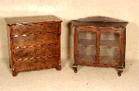 Kommode, deutsch, um 1860, SpÄtbiedermeier, Korpus Weichholz, Nußbaum- und Wurzelnußfurnier, 4-schÜbig, seitlich gebogene Leisten, in FÜße ...